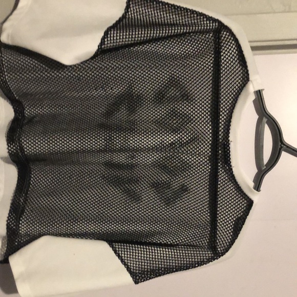 Fashion nova white and black over sized top - Picture 3 of 3